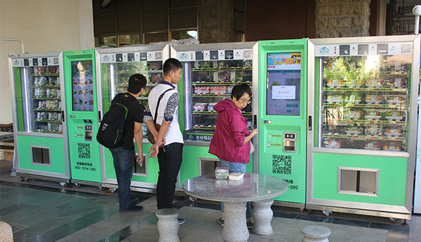 自動(dòng)售貨機(jī)進(jìn)入酒店提高服務(wù)質(zhì)量！