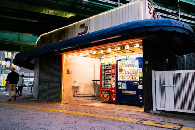 日本東京秋葉原最好的Mansei肉三明治食品自動(dòng)售貨機(jī)